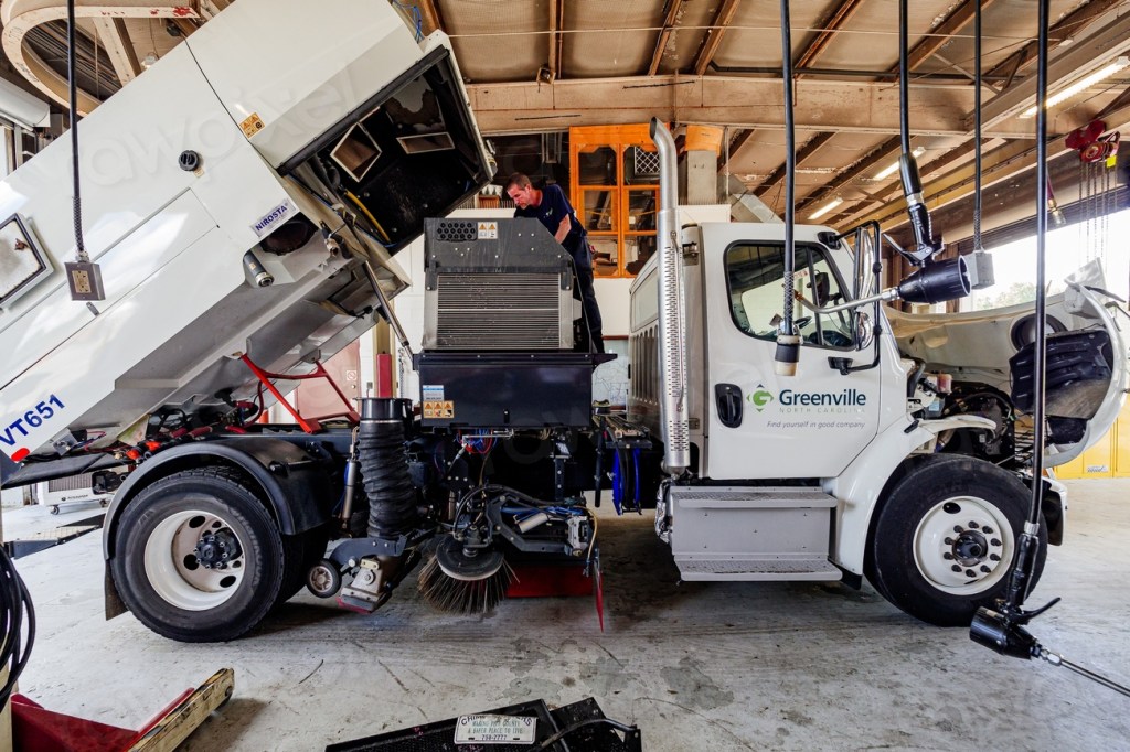 What is monthly maintenance cost of car in&nbsp;India?